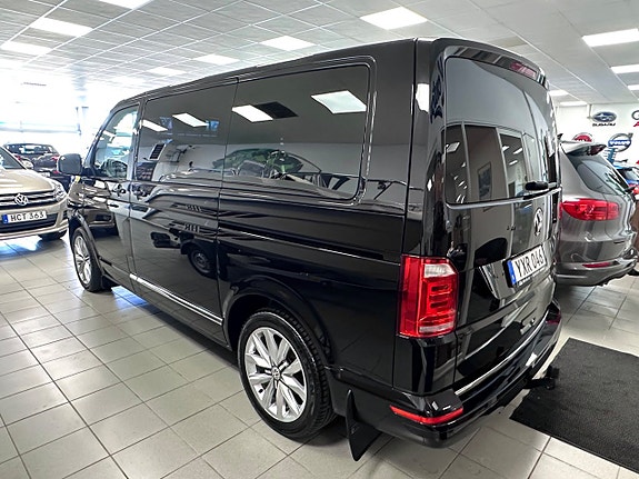Volkswagen Multivan 18 of 30