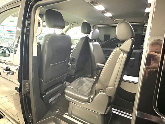 Volkswagen Multivan 24 of 30