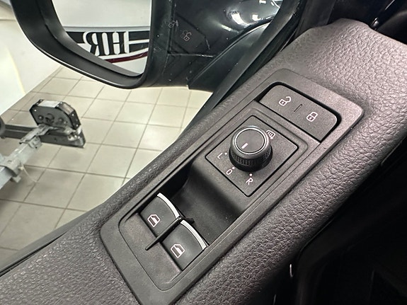 Volkswagen Multivan 22 of 30