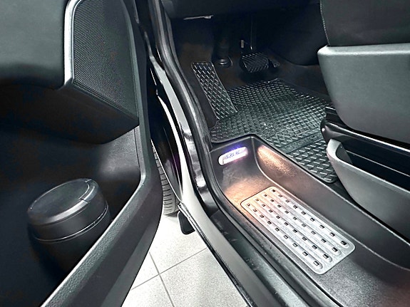 Volkswagen Multivan 23 of 30