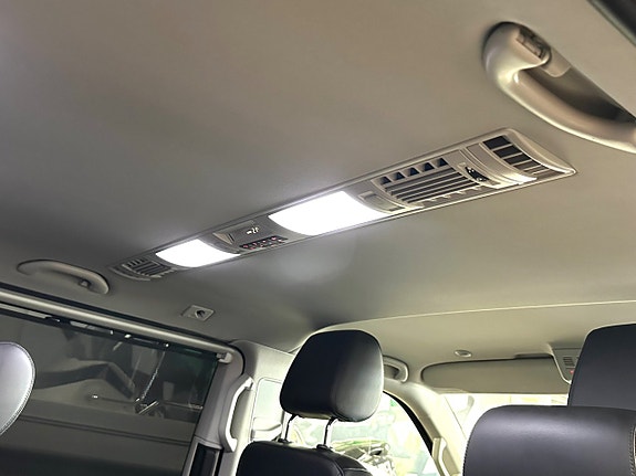 Volkswagen Multivan 27 of 30
