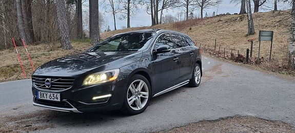 Volvo V60 2 of 5
