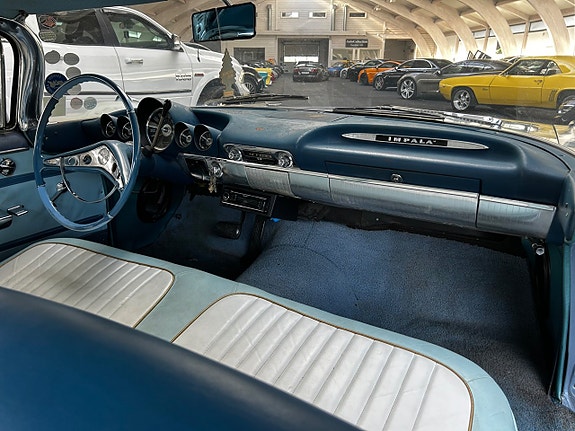 Chevrolet Impala 19 of 22