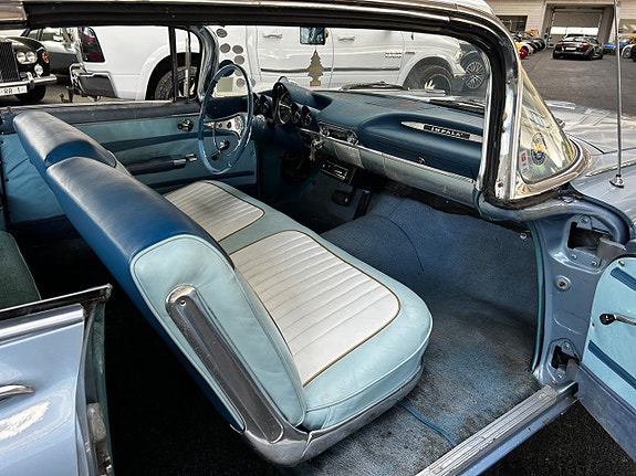 Chevrolet Impala 18 of 22
