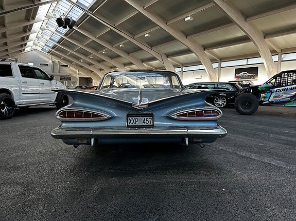 Chevrolet Impala 4 of 5
