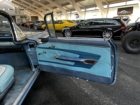 Chevrolet Impala 17 of 22
