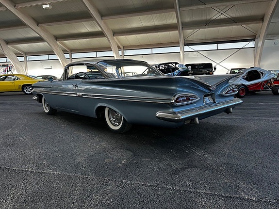 Chevrolet Impala 3 of 5