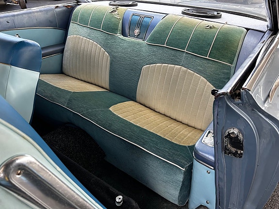 Chevrolet Impala 16 of 22