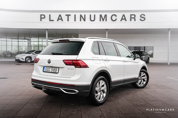 Volkswagen Tiguan 2 of 5