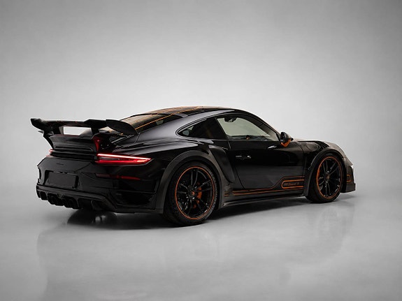 Porsche 911 Turbo S 4 of 5