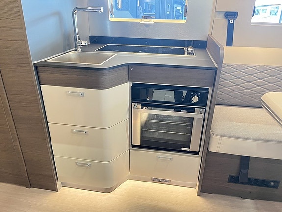 Adria SONIC SUPREME 700 DC (ALDE+Aut 180hk+LÅGMIL+Solcell+Inv+Litium) 15 of 26