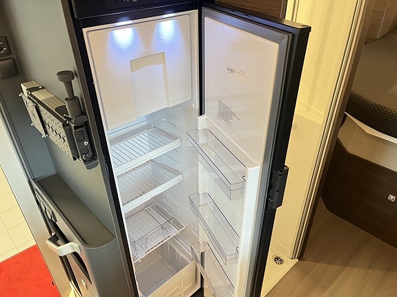 Adria SONIC SUPREME 700 DC (ALDE+Aut 180hk+LÅGMIL+Solcell+Inv+Litium) 17 of 26