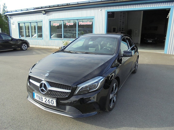 Mercedes-Benz A180 2 of 5