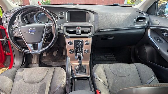 Volvo V40 Cross Country 3 of 6
