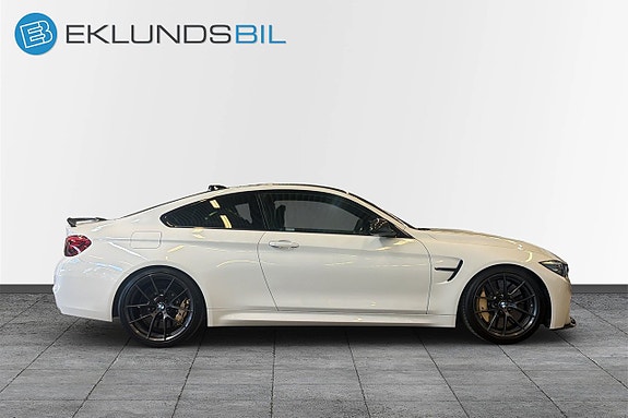 BMW M4 4 of 5