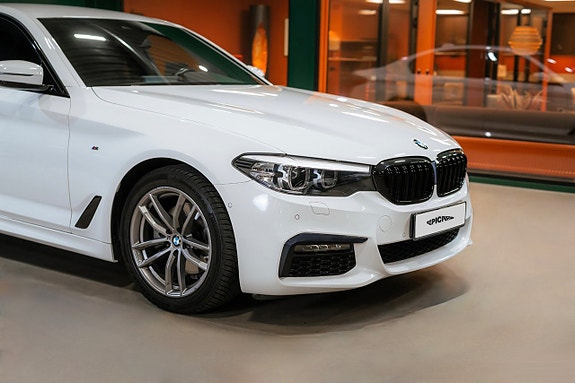 BMW 520d 2 of 5