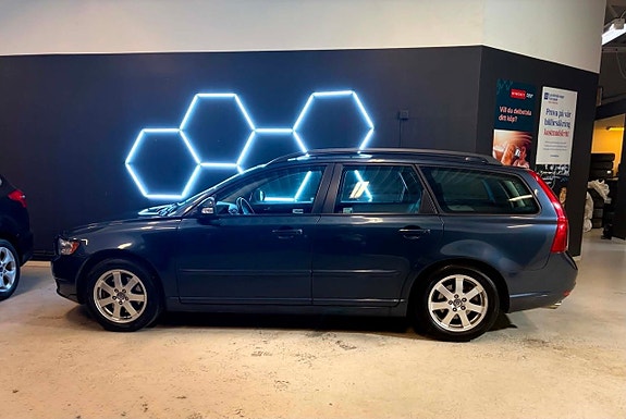 Volvo V50 3 of 5