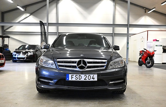 Mercedes-Benz C220 3 of 5