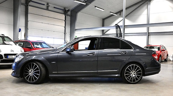 Mercedes-Benz C220 2 of 5