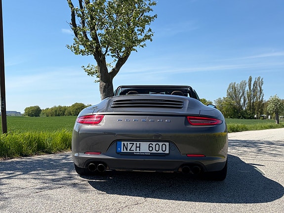 Porsche 911 6 of 17