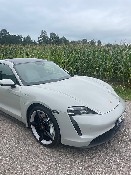 Porsche Taycan 6 of 6
