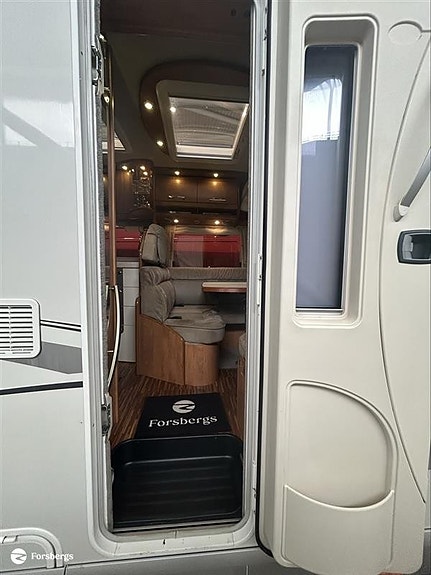 Carthago CHIC C-LINE I 4,2 / Solcell / Backkamera / Stort garage / 2 of 5