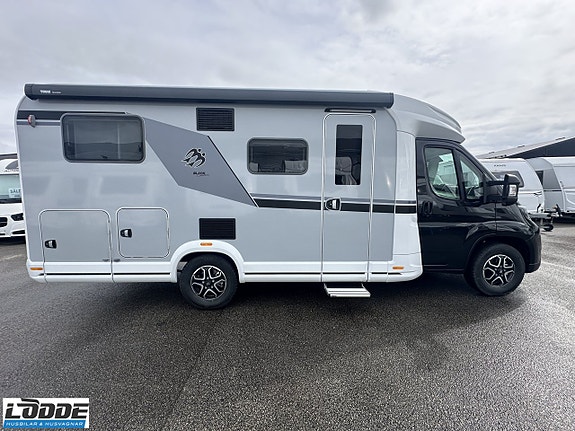 Knaus Live TI 650 MEG Black Selection LÅGA LÅNGBÄDDAR
