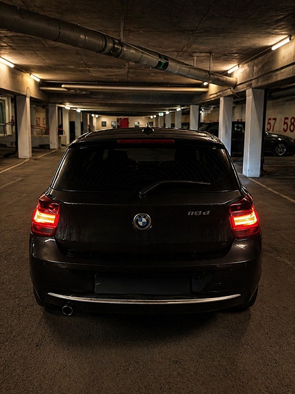 BMW 118d 4 of 5
