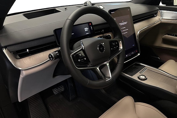Volvo EX90 7 of 23