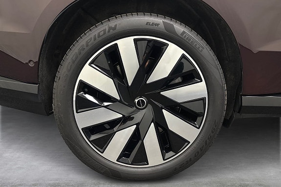 Volvo EX90 18 of 23