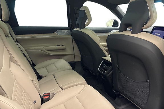 Volvo EX90 13 of 23