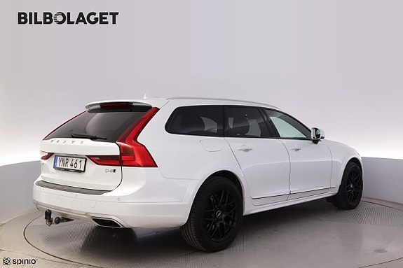 Volvo V90 Cross Country 3 of 5
