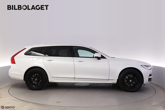 Volvo V90 Cross Country 2 of 5