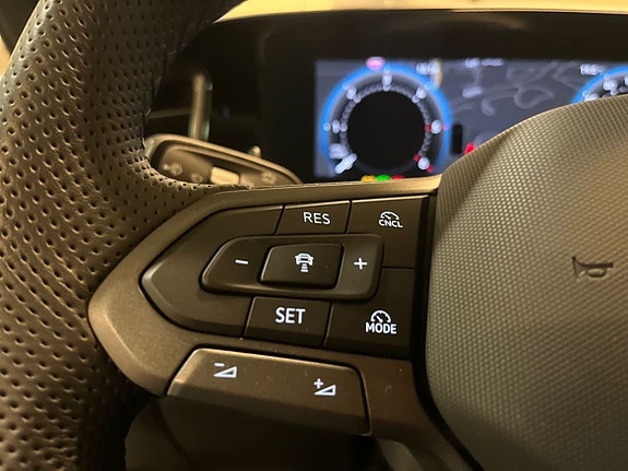 Volkswagen Passat 20 of 26