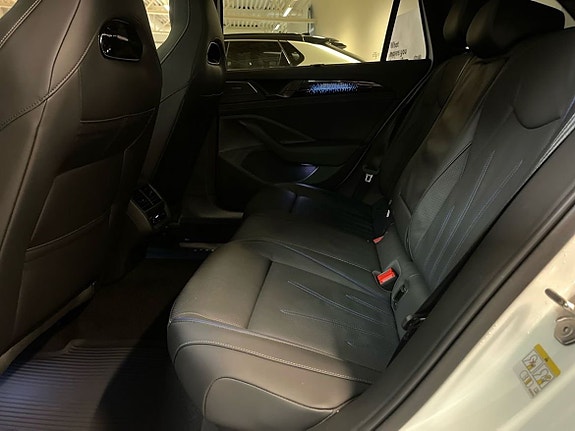Volkswagen Passat 24 of 26