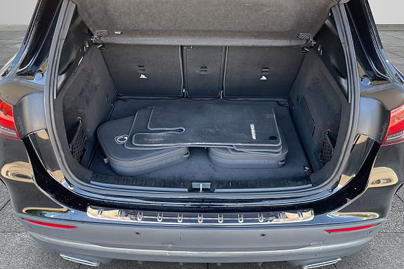 Mercedes-Benz GLA250 e 9 of 17