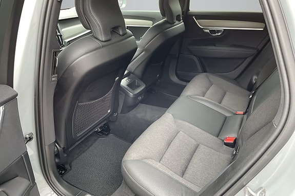 Volvo V90 Cross Country 11 of 16