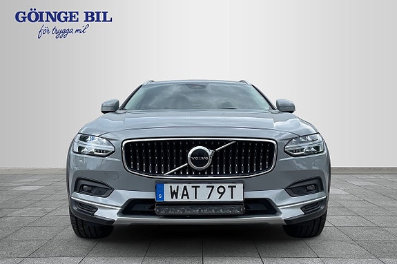 Volvo V90 Cross Country 3 of 5