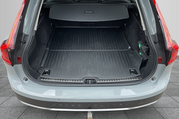 Volvo V90 Cross Country 9 of 16