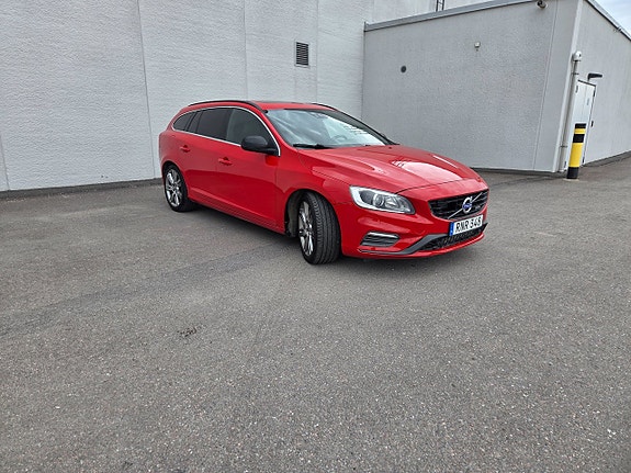 Volvo V60 2 of 5