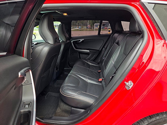 Volvo V60 10 of 20