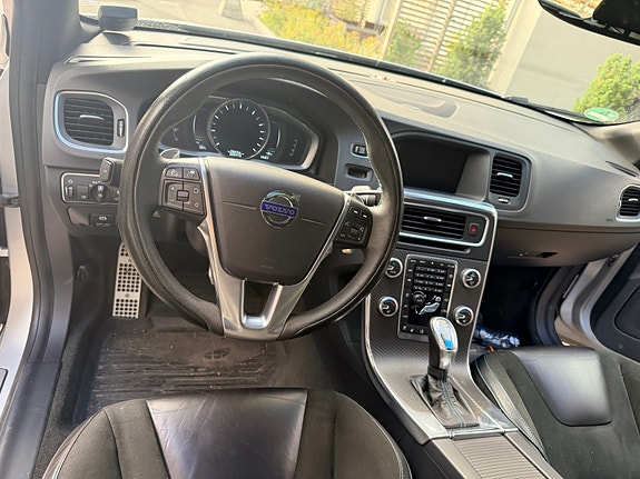 Volvo V60 2 of 9