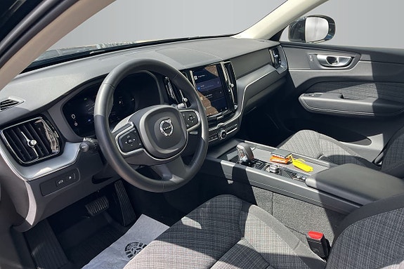Volvo XC60 10 of 16
