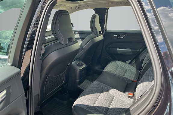 Volvo XC60 11 of 16
