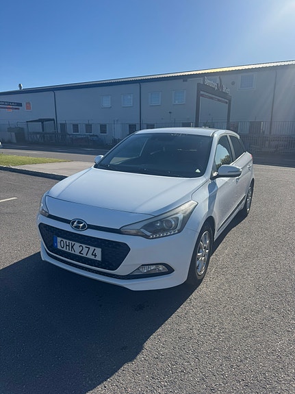 Hyundai i20 2 of 5