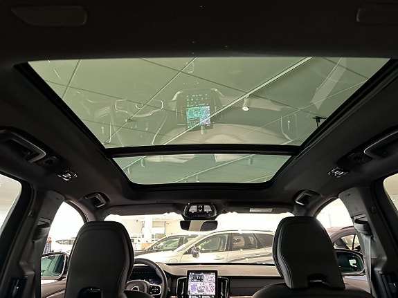Volvo XC90 10 of 15