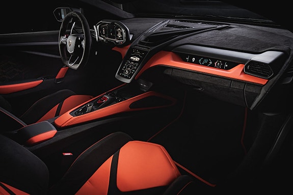 Lamborghini Revuelto 13 of 13