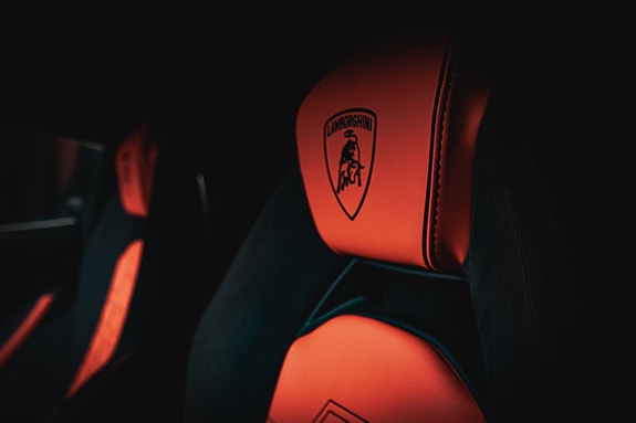 Lamborghini Revuelto 11 of 13