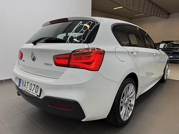 BMW 118d 3 of 5