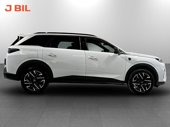 Peugeot 5008 2 of 5